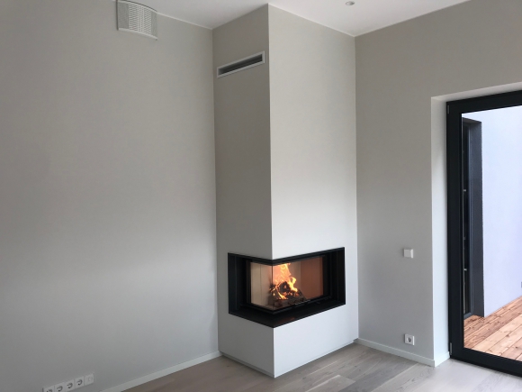 HEAT R/L 3g L 81.51.40.01(21) - конвекционная угловая каминная топка с подъёмной дверцей и цельногнутым (раздельным) стеклом